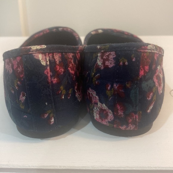 EUC American Eagle Floral Flats - Picture 5 of 6